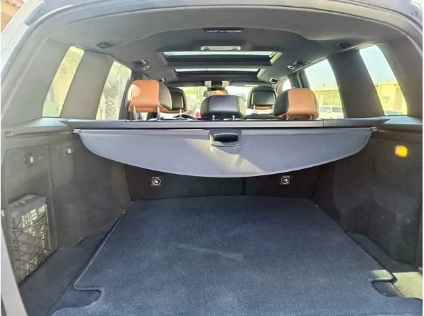 Car image 32