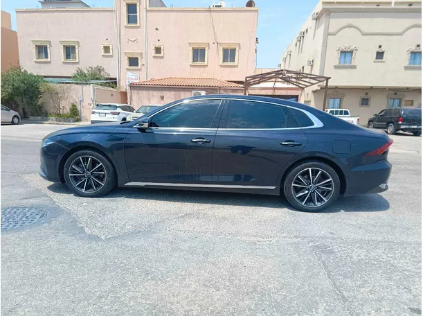 Car image 8