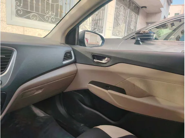 Car image 32