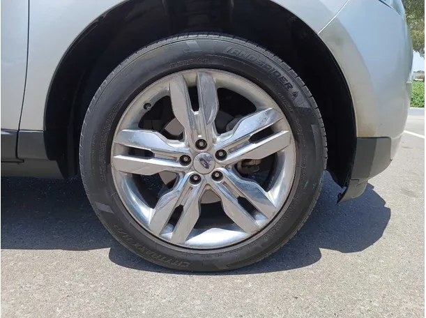 Car image 9