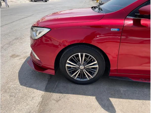 Car image 9