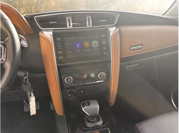 Car image 18