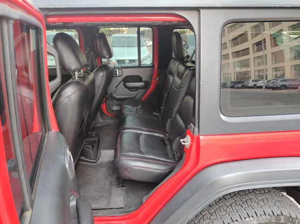 Car image 16