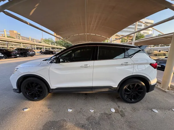 Car image 8