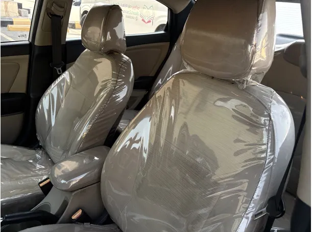 Car image 13