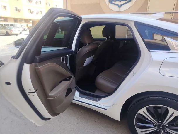 Car image 13