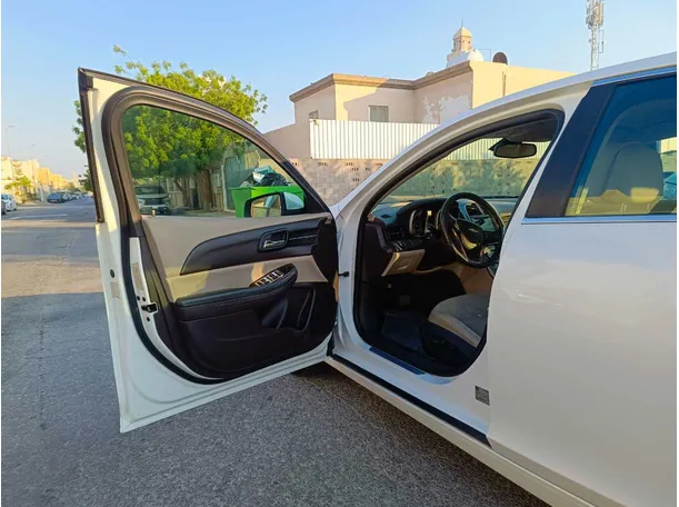 Car image 12