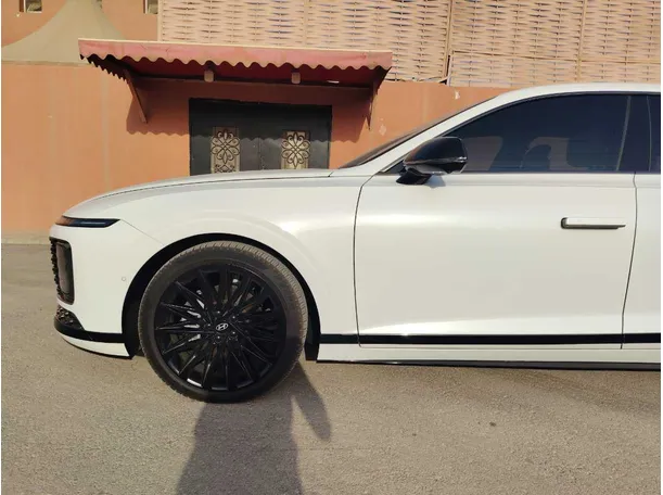 Car image 8