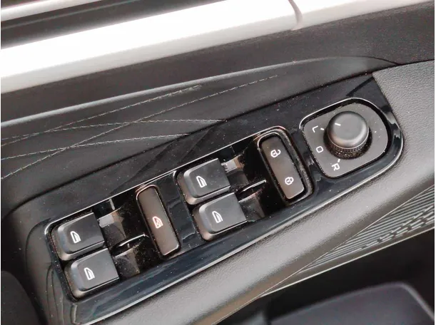 Car image 29