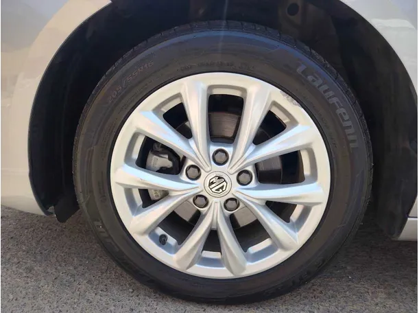 Car image 10