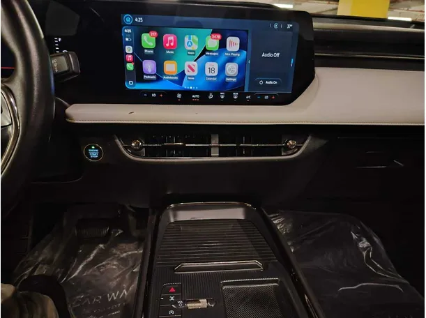 Car image 26