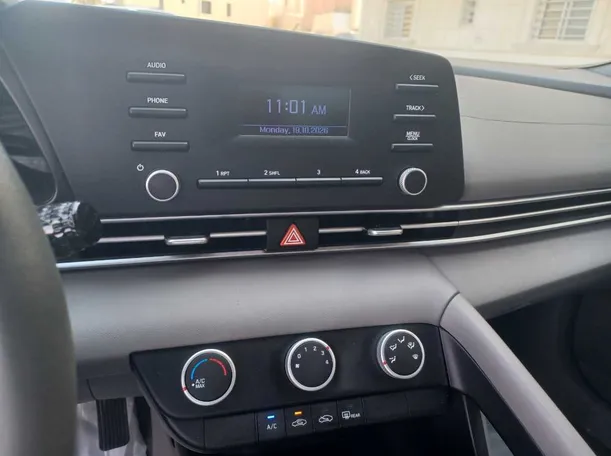 Car image 18