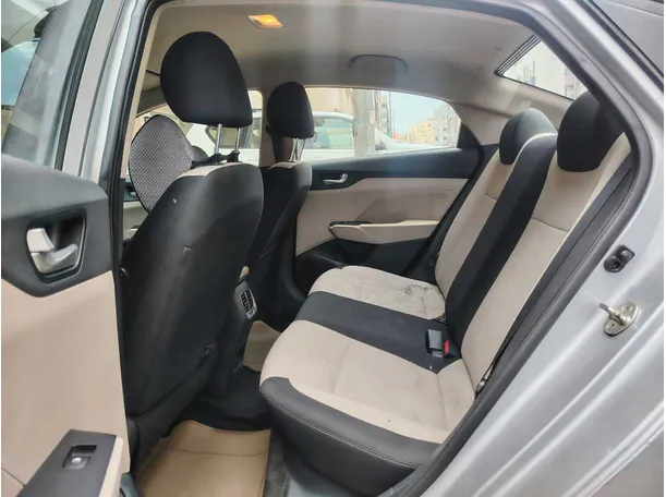 Car image 20