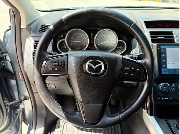 Car image 19