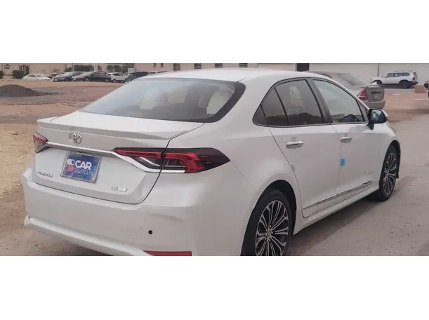 Car image 5