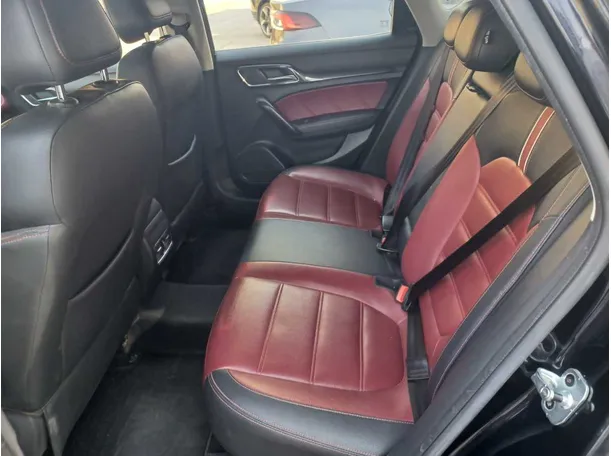 Car image 14