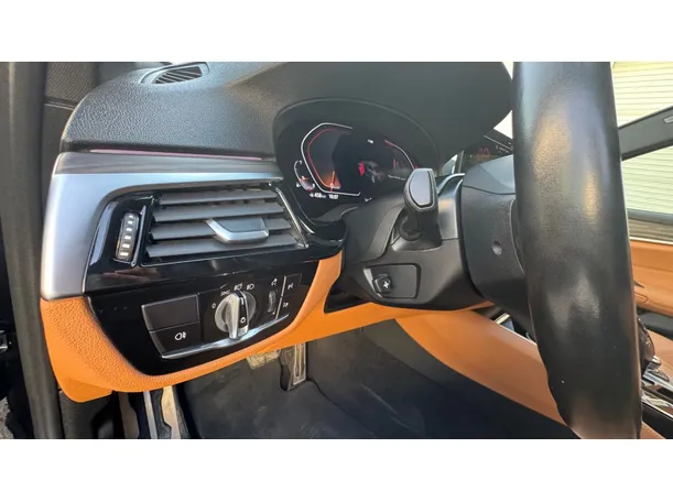 Car image 24