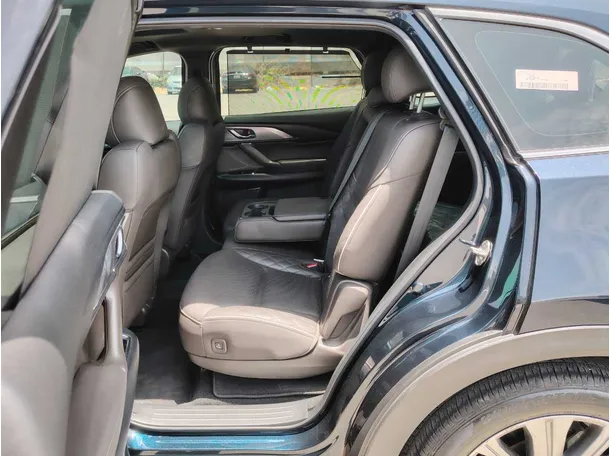 Car image 15
