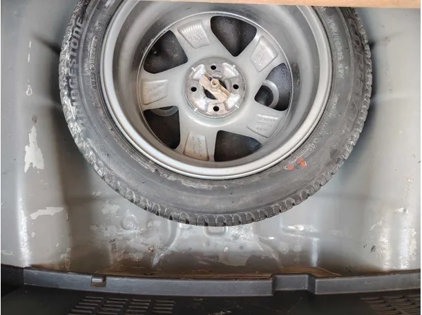 Car image 30