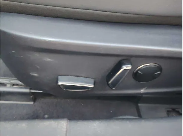 Car image 33
