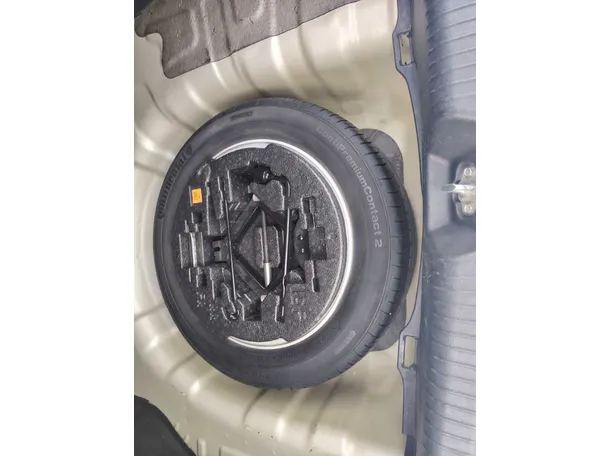 Car image 29