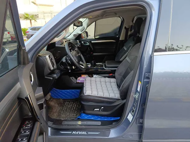Car image 14