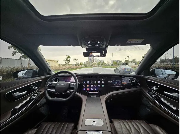 Car image 13