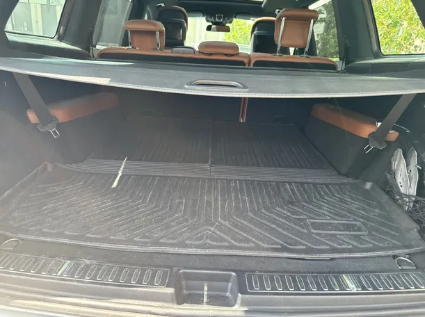 Car image 24