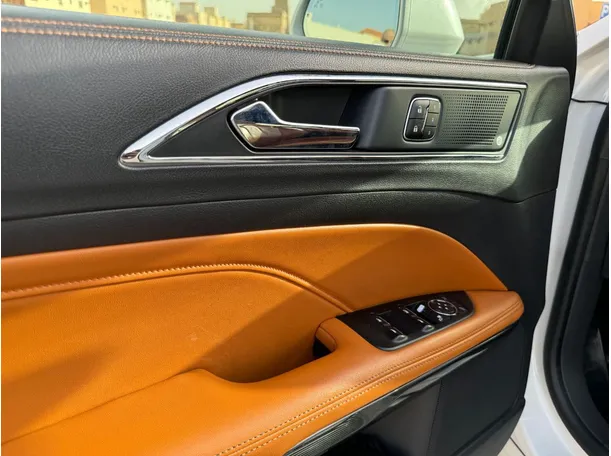 Car image 29