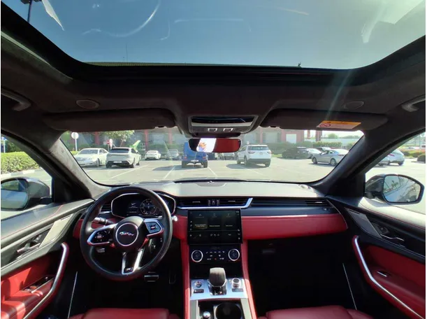 Car image 17
