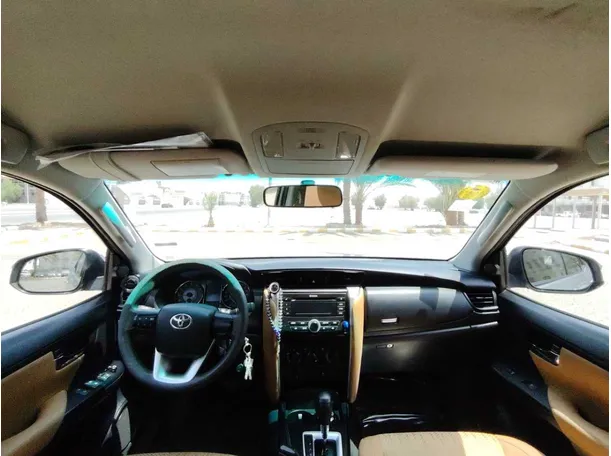 Car image 16