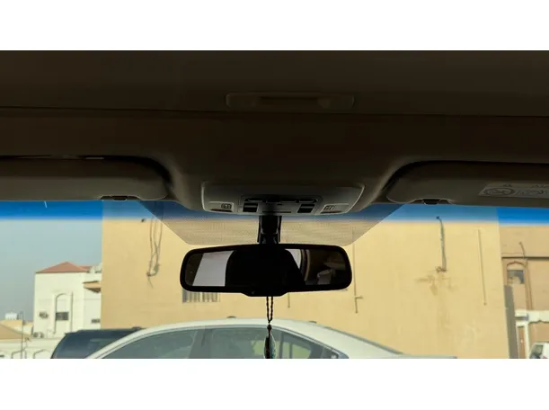 Car image 22