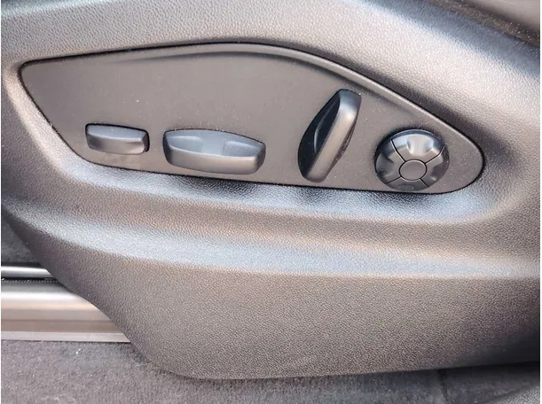 Car image 31