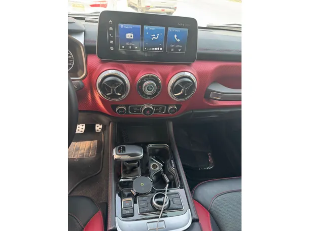 Car image 15