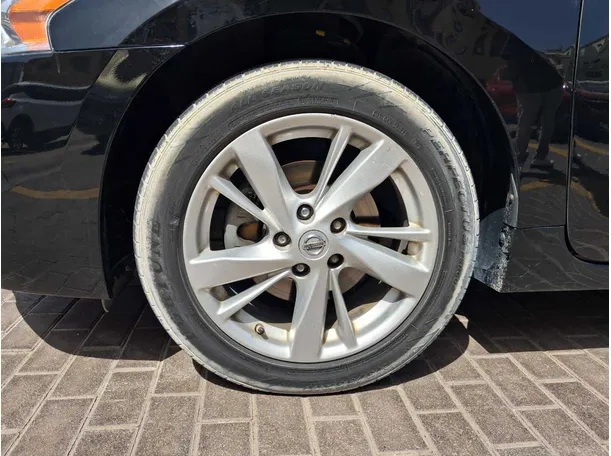 Car image 9