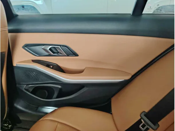 Car image 28