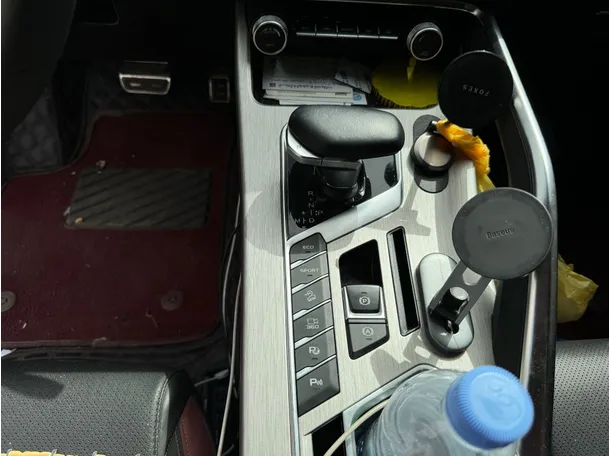 Car image 16