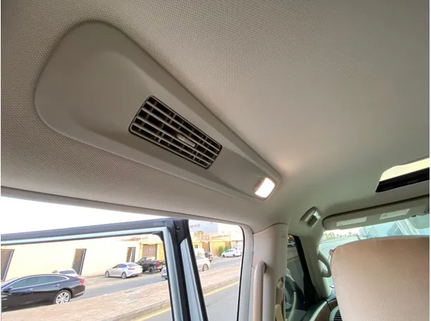 Car image 29