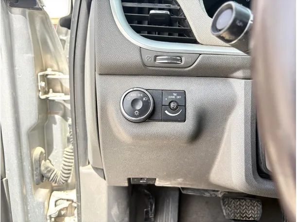 Car image 26