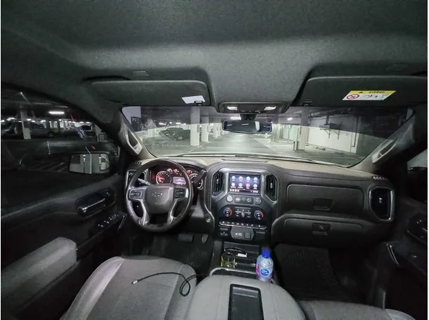 Car image 14