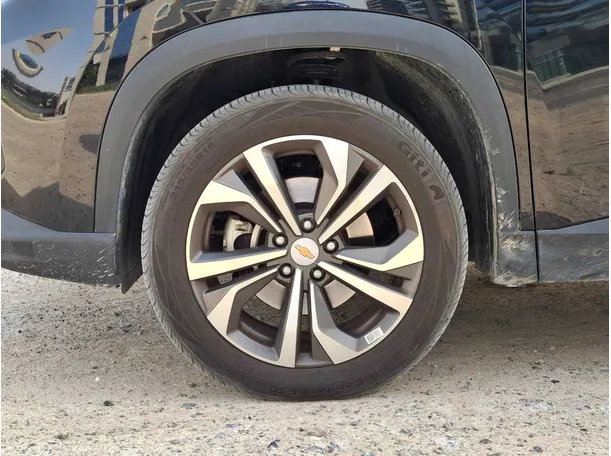 Car image 9