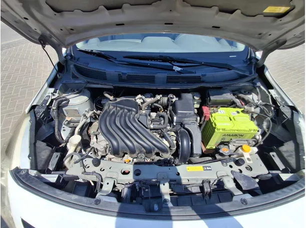 Car image 19