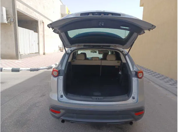 Car image 19