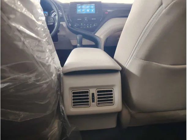 Car image 28
