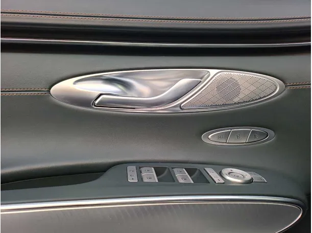 Car image 23