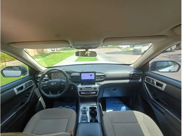 Car image 16
