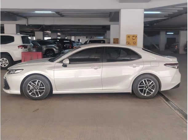 Car image 8