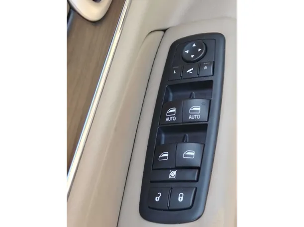 Car image 29