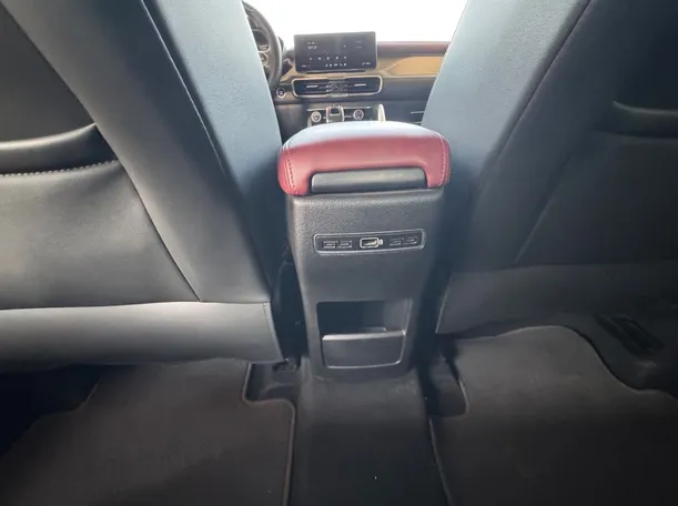Car image 24
