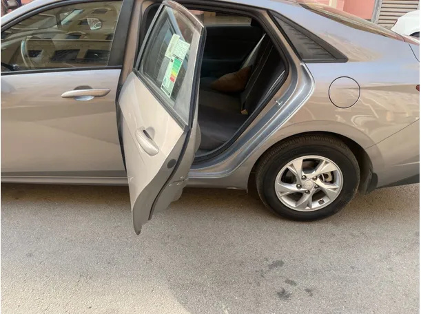 Car image 15